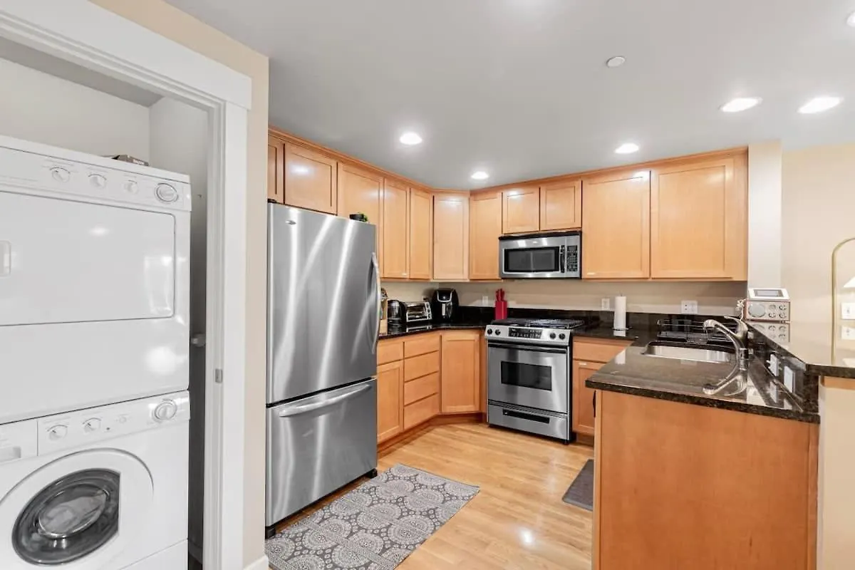 Holiday home Prime Northgate Retreat Near Mall I-5 Light Rail Seattle