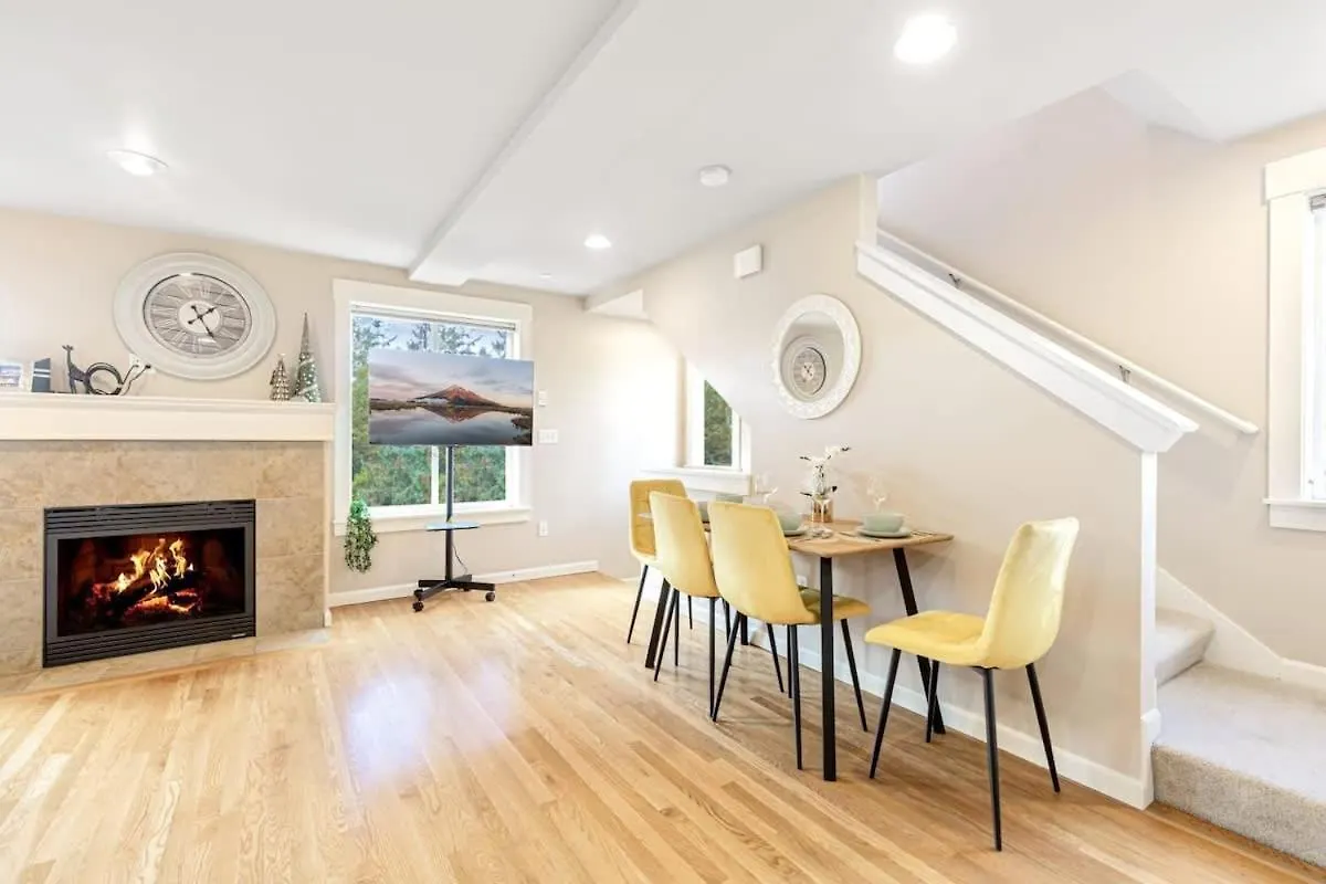 Prime Northgate Retreat Near Mall I-5 Light Rail Seattle Holiday home