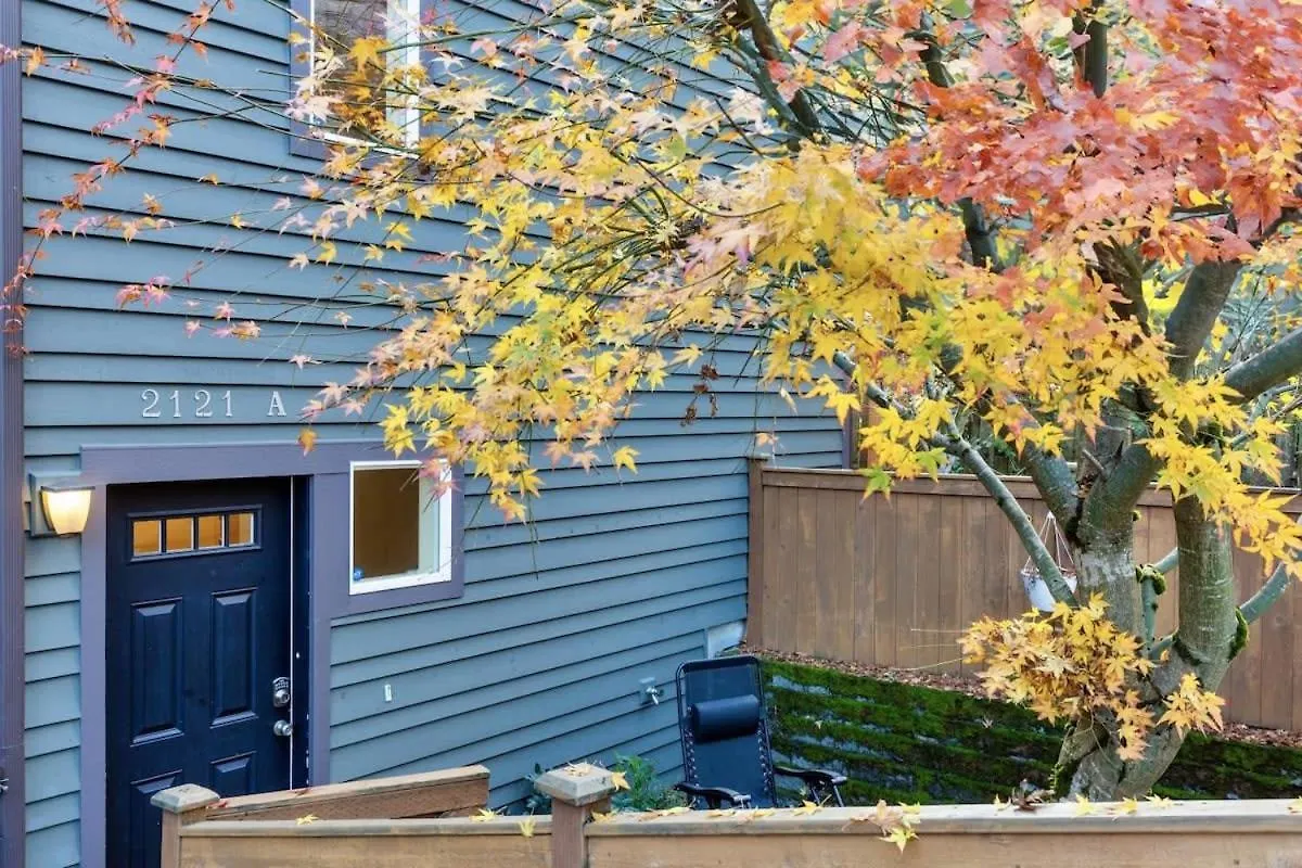 Prime Northgate Retreat Near Mall I-5 Light Rail Seattle Holiday home